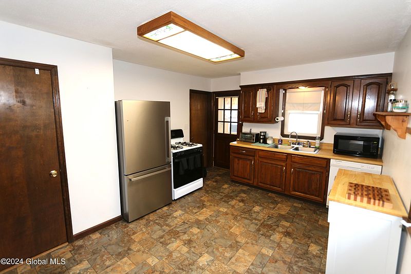 4th image of 24 N Elmhurst Avenue