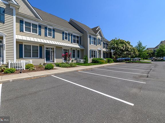 4th image of 18864 Bethpage Dr