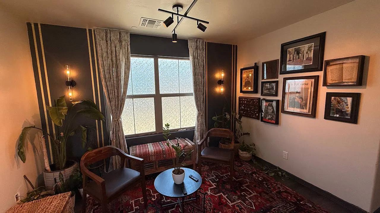 4 bed, 2.5 bath, 2050 sqft, $3,000 — Photo 3