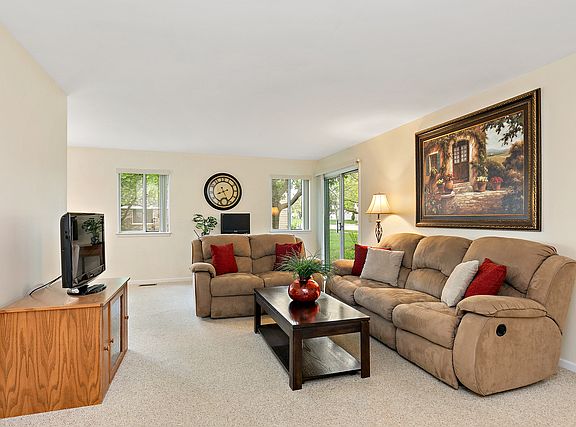 2nd image of 201 Maplebrook Ct Unit Z1