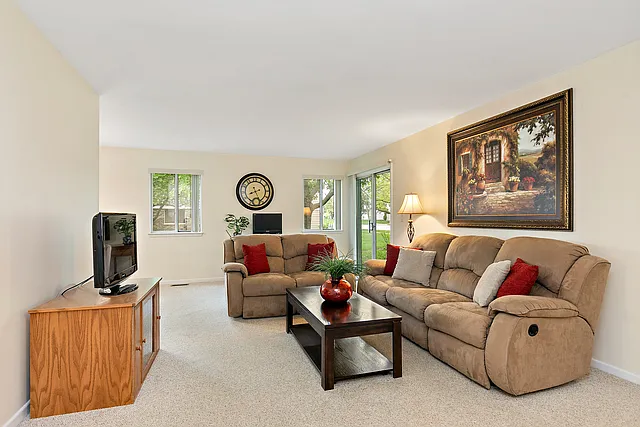 201 Maplebrook Ct #Z1 — Photo 2