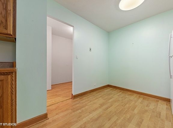 4th image of 1110 Grove St APT 3C