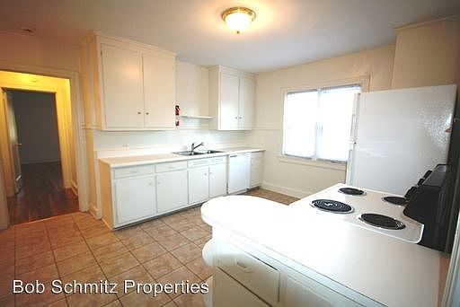 4th image of 1404 W Chapel Hill St