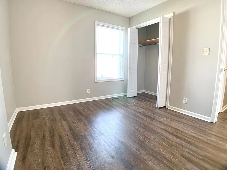 355 Broadmore Dr — Photo 16