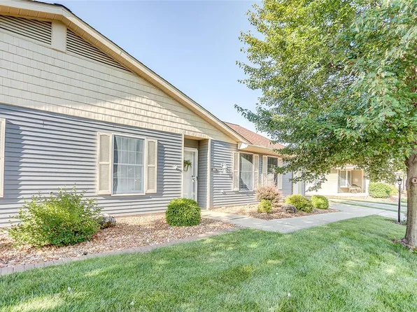 1305 Normandy Dr, Godfrey, IL 62035