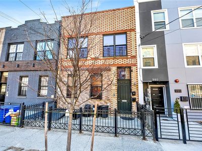 982 Dumont Ave, Brooklyn, NY, 11208