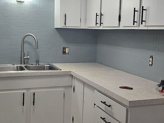 3rd image of 585 Woodside Ave
