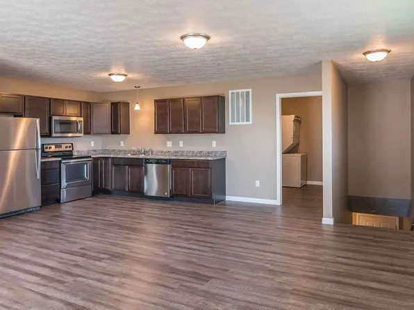 3 bedrooms and 2 full bathrooms., 407 W Barker Pl Unit 3, Hartford, SD 57033