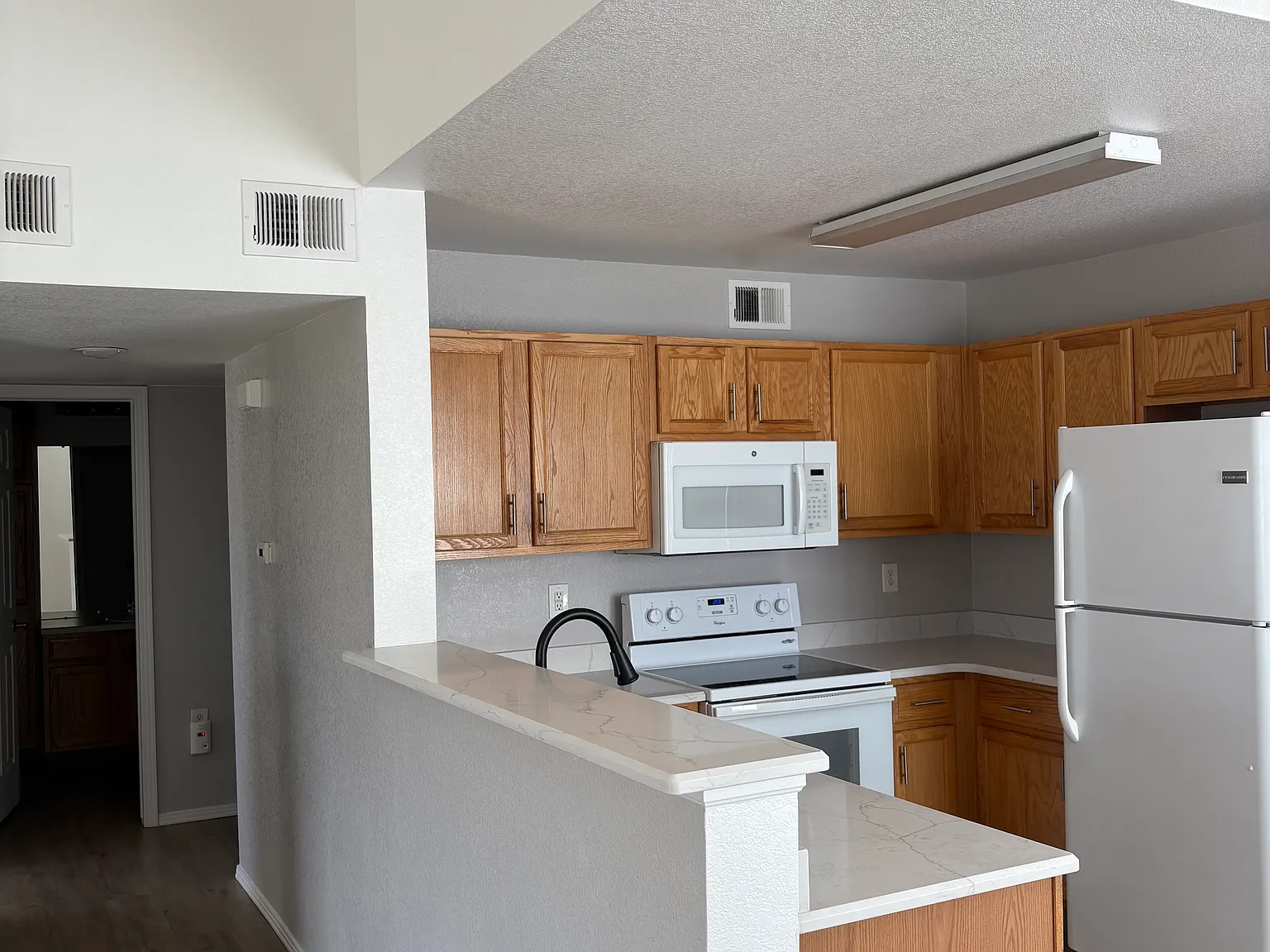 2 bed, 1180 sqft, $2,100 — Photo 3
