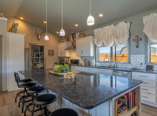 5 Cowboy Dr, Clark, WY 82435
