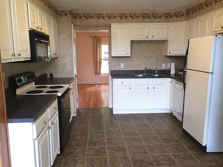 643 Village Square Dr — Photo 4