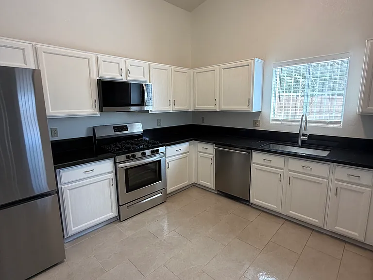 2534 S Perillo Dr — Photo 28