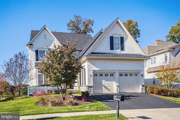 1st image of 330 Waynebrook Dr
