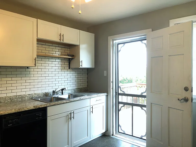 5715 Sanford Rd — Photo 4