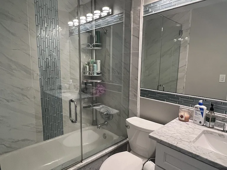 1660 N La Salle Dr #2405 — Photo 10