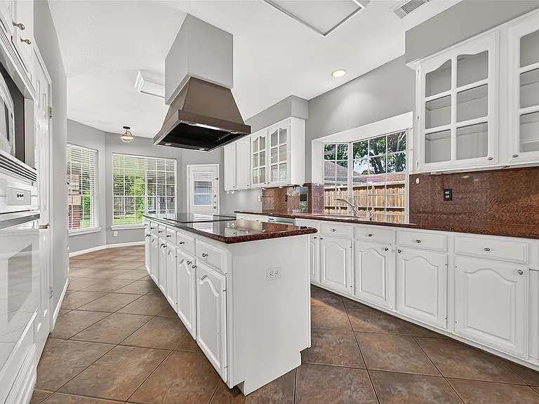 2106 Avenida La Quinta St — Photo 15