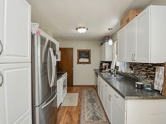 3rd image of 5821 W 50th St