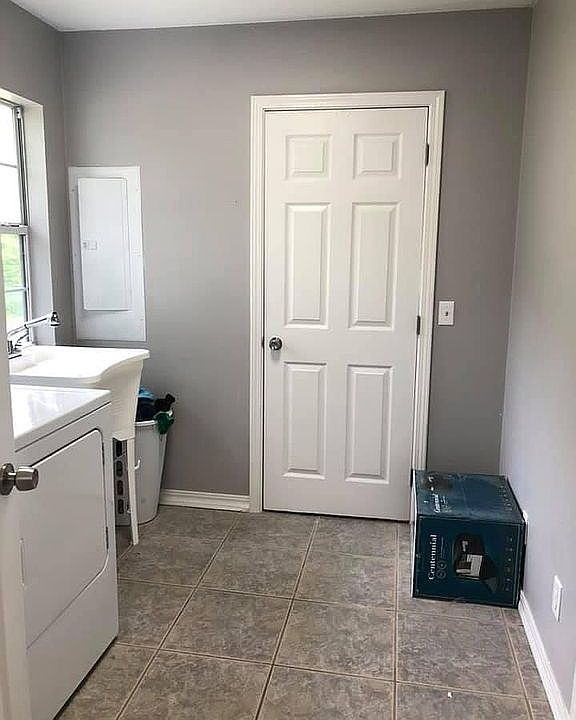 1st image of 3675 White Dr