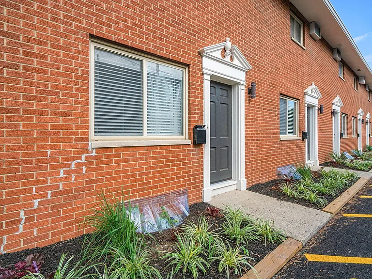 656 Riverview Dr #B — Photo 2