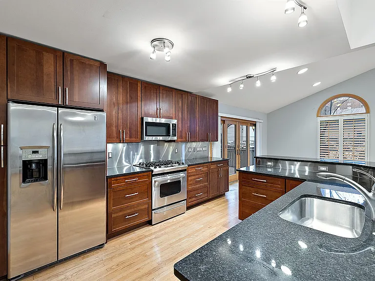 810 Chestnut St — Photo 6