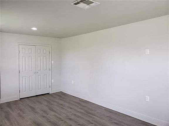 5th image of 942 Francis St
