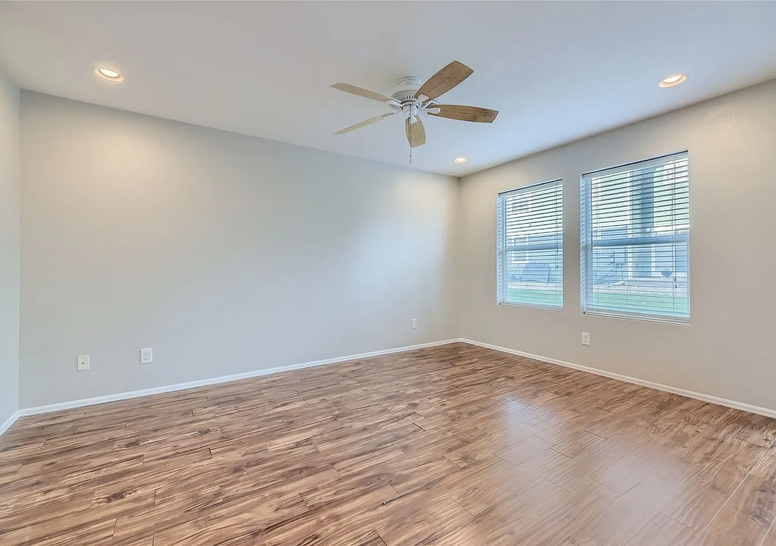 Bright 3 Bed, 3 Bath in Green Valley Ranch — Photo 2