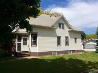 208 N Main St, Viborg, SD 57070
