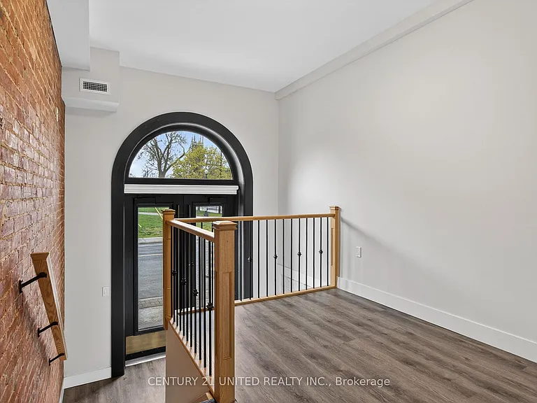 475 George St N #201 — Photo 12