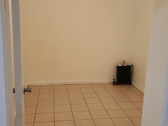 5th image of 36 Obrien Pl Floor 1