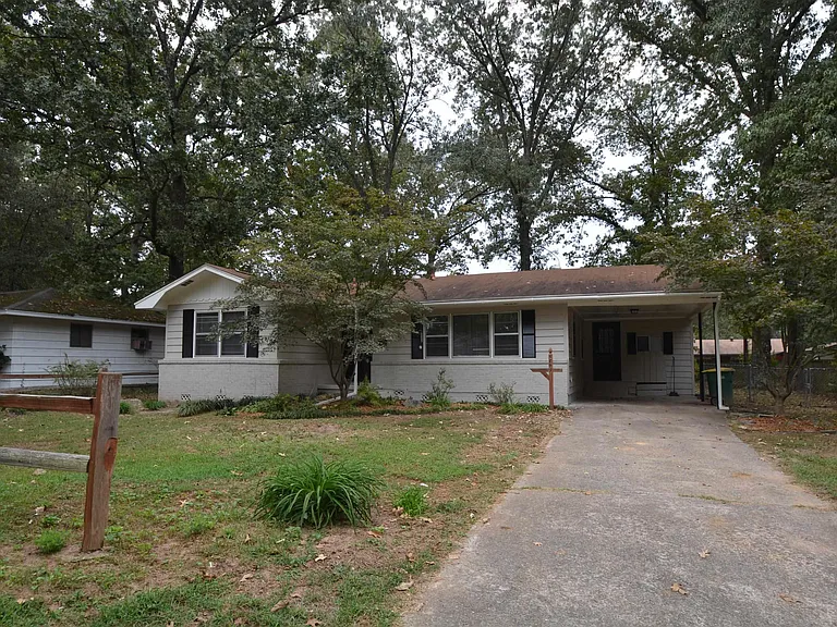 5709 Windamere Dr — Photo 1