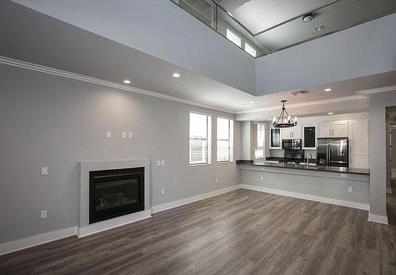5th image of 11823 Darlington Ave APT 201