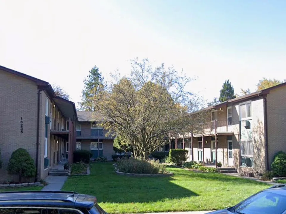 16235 Belmont Ave #8