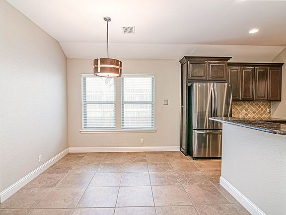 4th image of 809 Woodland Park Ave