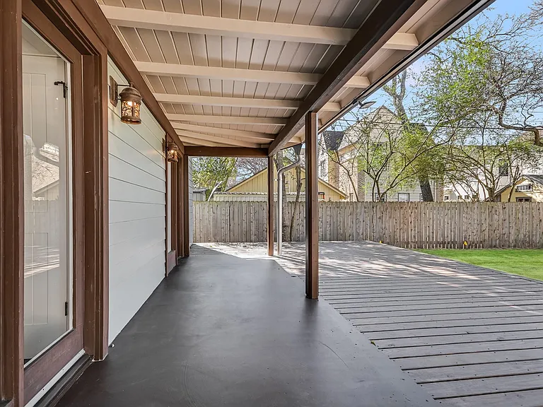 2704 Oakhurst Ave — Photo 15