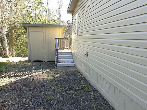 5th image of 906 N River Bend Rd