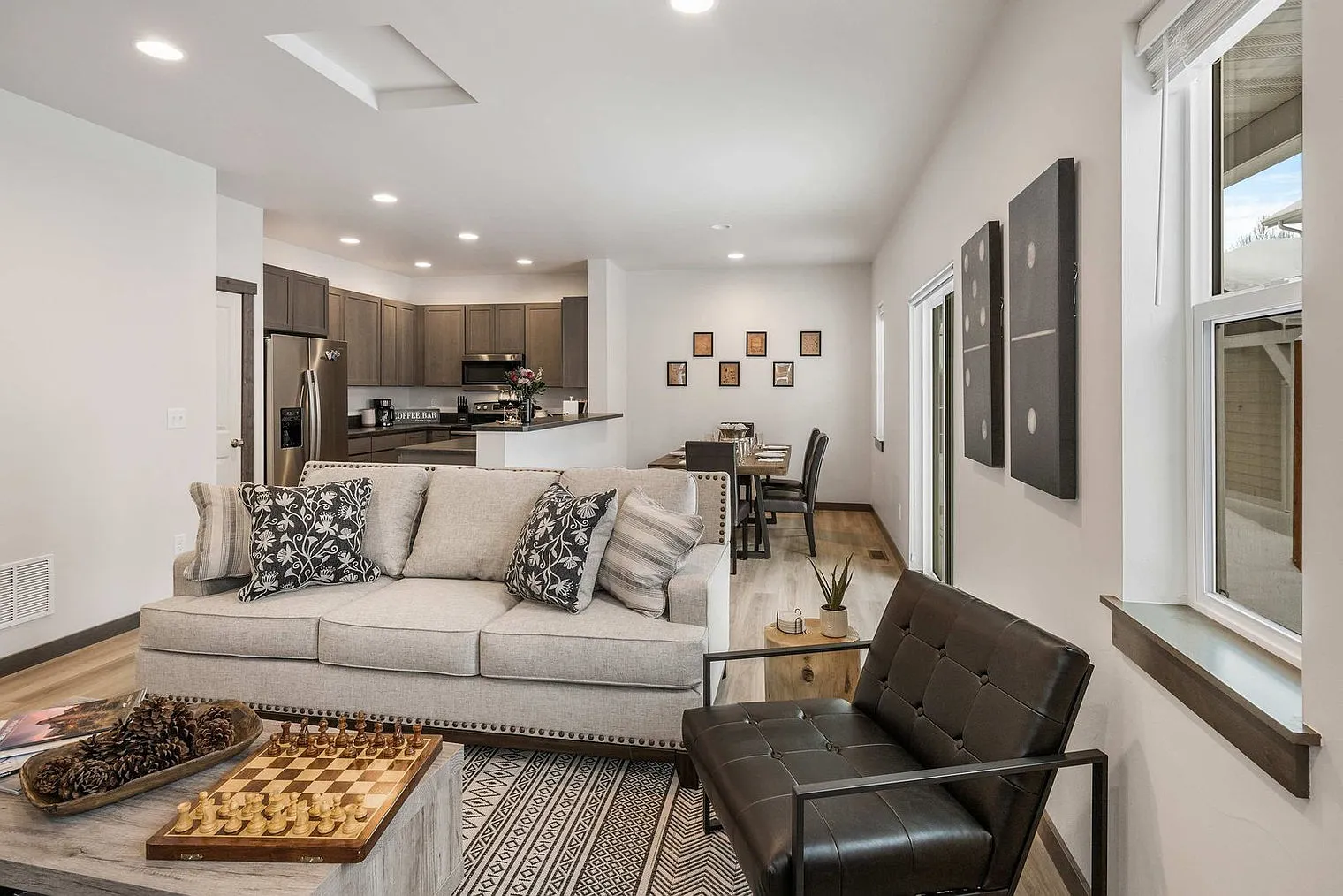 6 bed, 5.0 bath, $14,767 — Photo 3