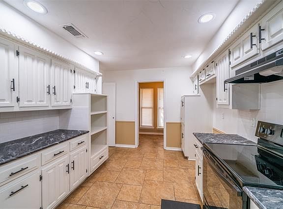 4th image of 919 W Center St