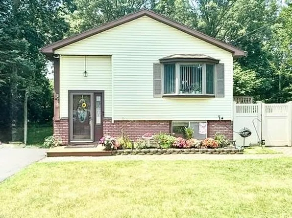 26 Robinwood Street, Mastic, NY 11950