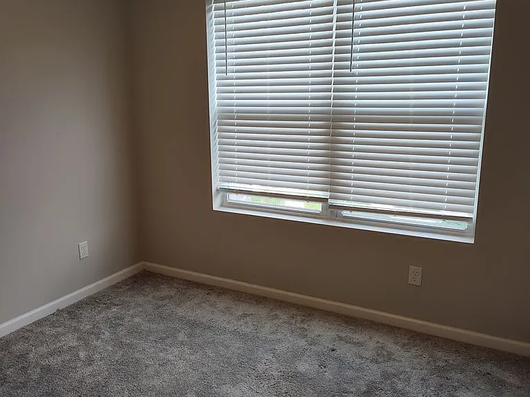 5236 Hampton St NE — Photo 8