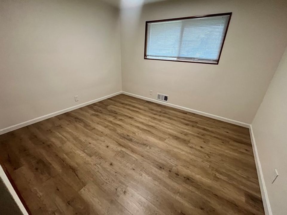 2nd image of 15 L St NE