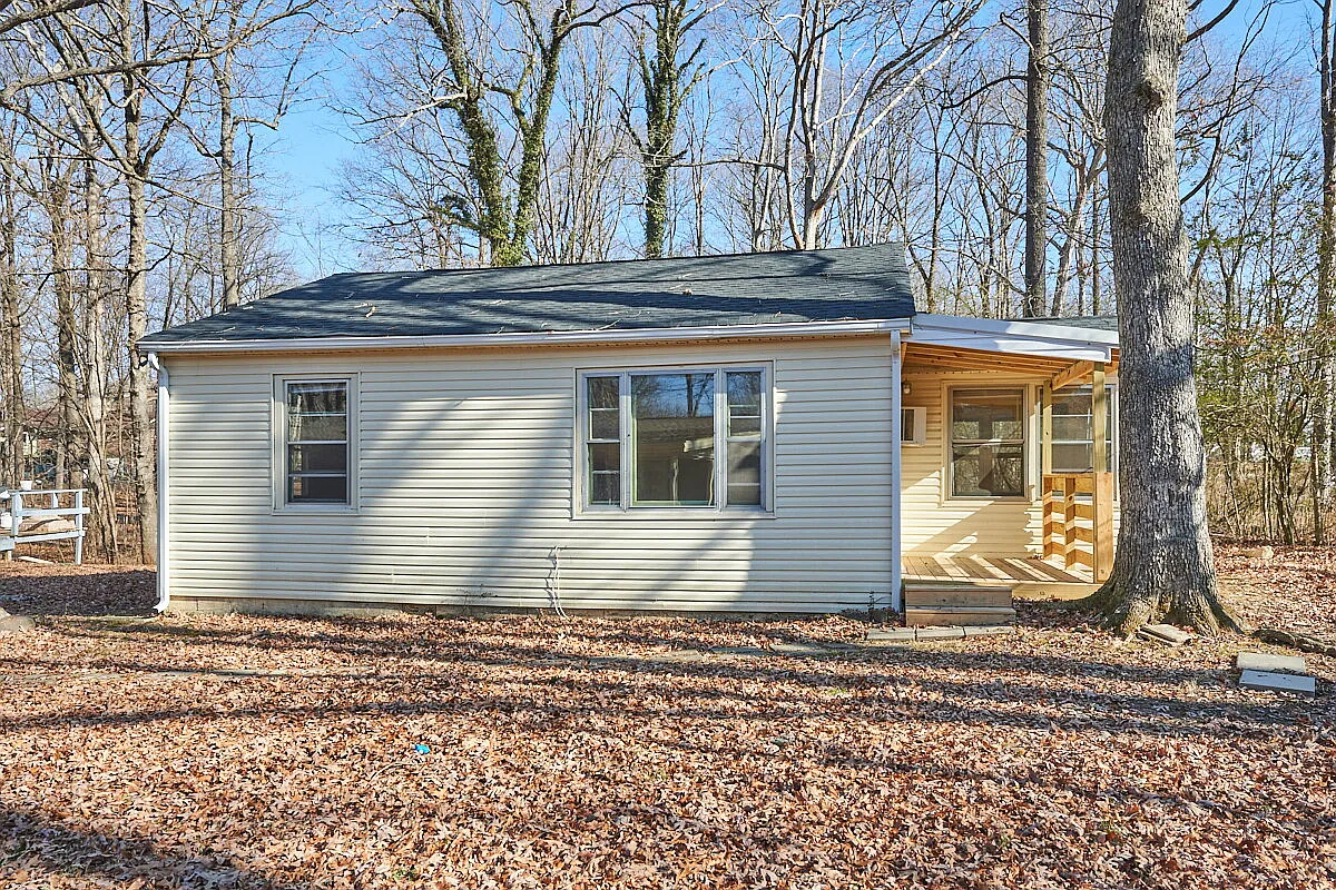 2 bed, 1.0 bath, 774 sqft, $1,100 — Photo 1