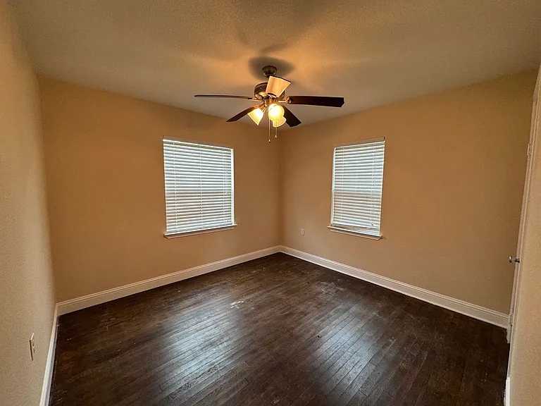 2729 Proctor Ave — Photo 10