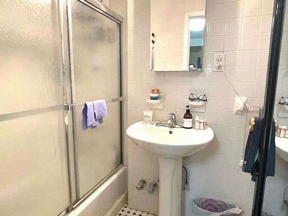 4th image of 463 Columbus Ave #6R