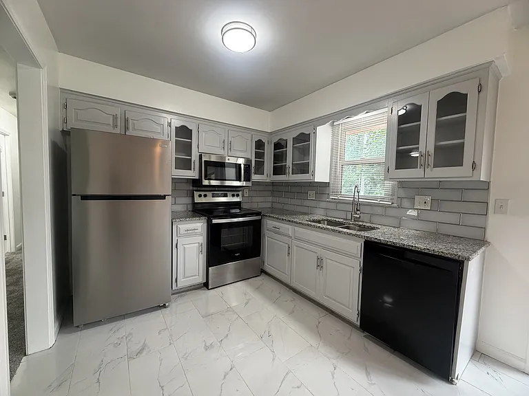 1208 S Mayview Ave — Photo 10