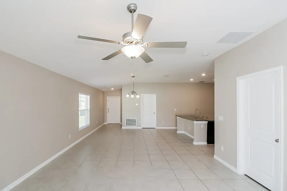 4 bed, 2.0 bath, 1817 sqft, $2,270 — Photo 4