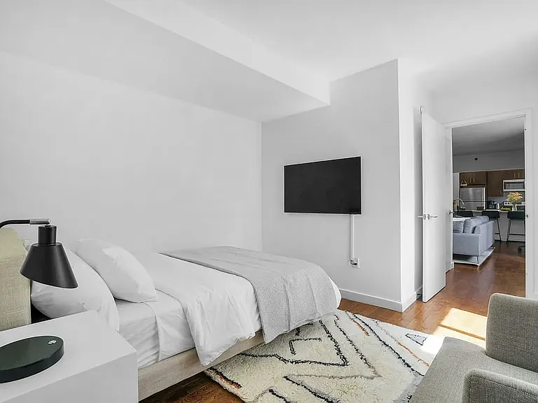 260 W 26th St #4U — Photo 8