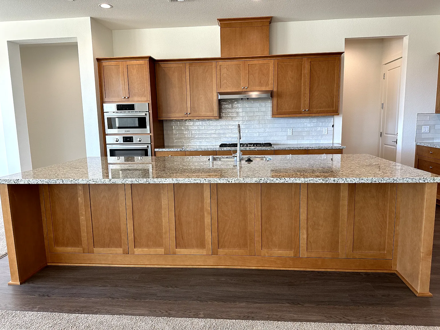 5 bed, 4.5 bath, 3200 sqft, $4,200 — Photo 4