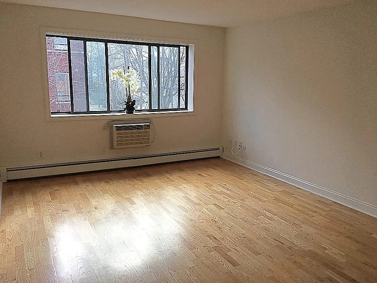 41 Walnut St #46 — Photo 3