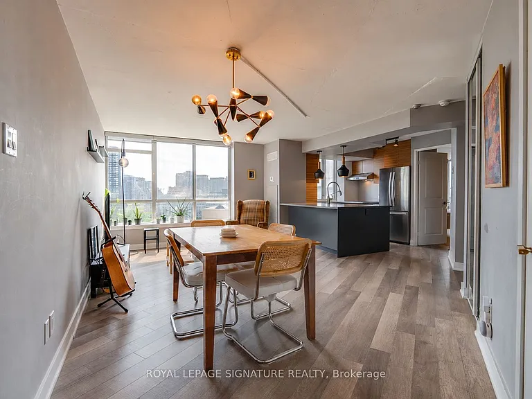 801 King St W #1113 — Photo 1