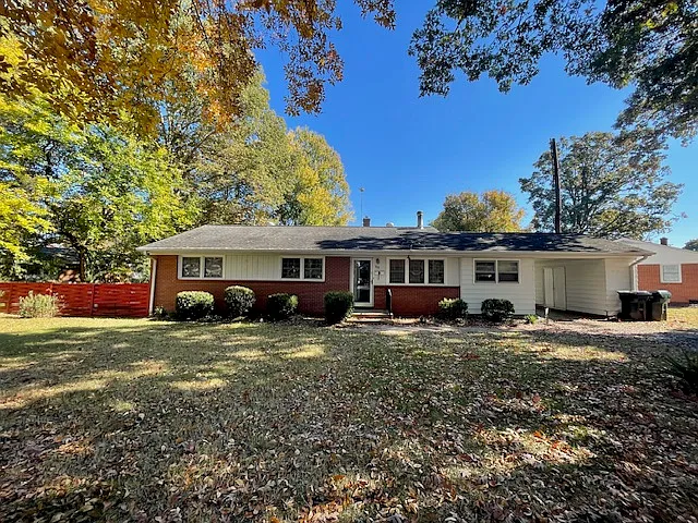 704 Lynnwood Dr